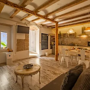 Apartment En El Corazon De Tarragona. Planta Baja Con Patio.